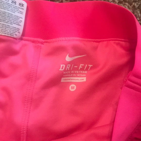 Nike livestrong shorts - Picture 2 of 3